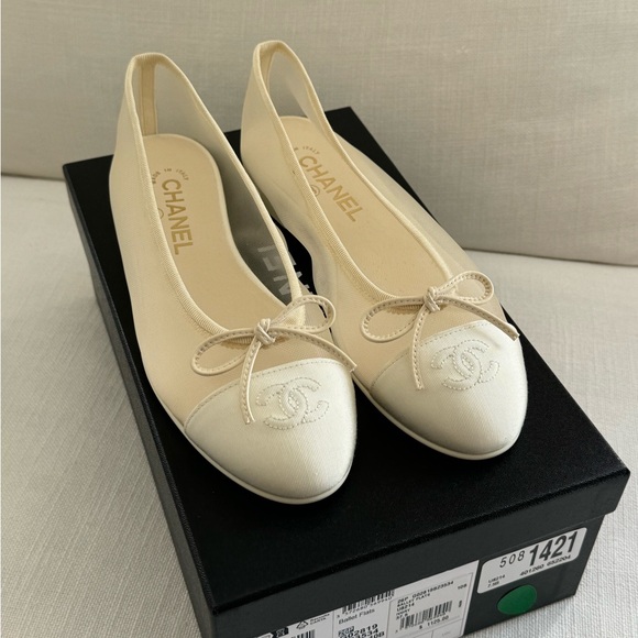 CHANEL Cream and Ivory Cap-Toe Ballet Flats - Picture 8 of 12